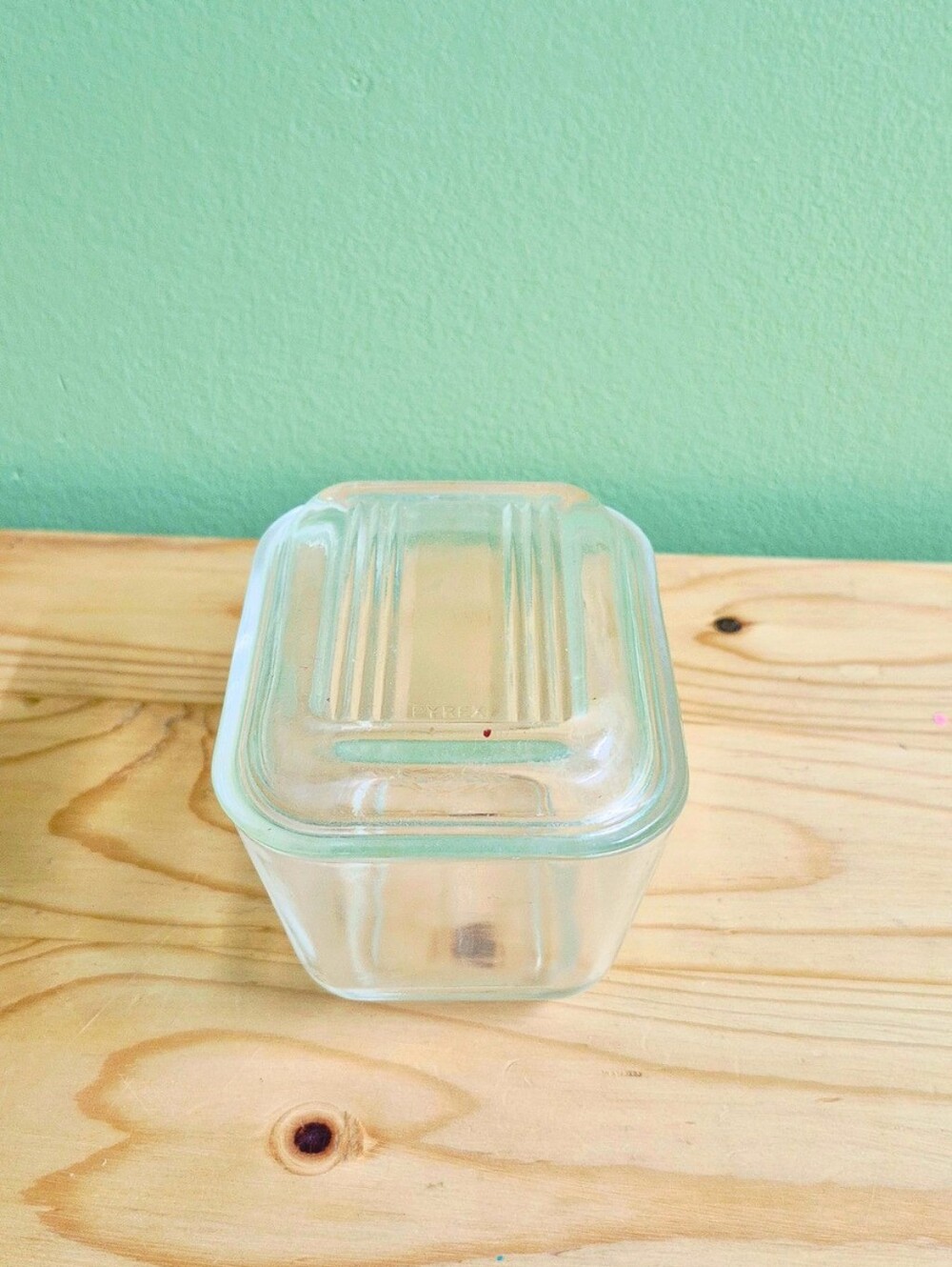 Vintage Clear Pyrex Refrigerator Dish with Ribbed Lid (#501) - Picture 4 of 15
